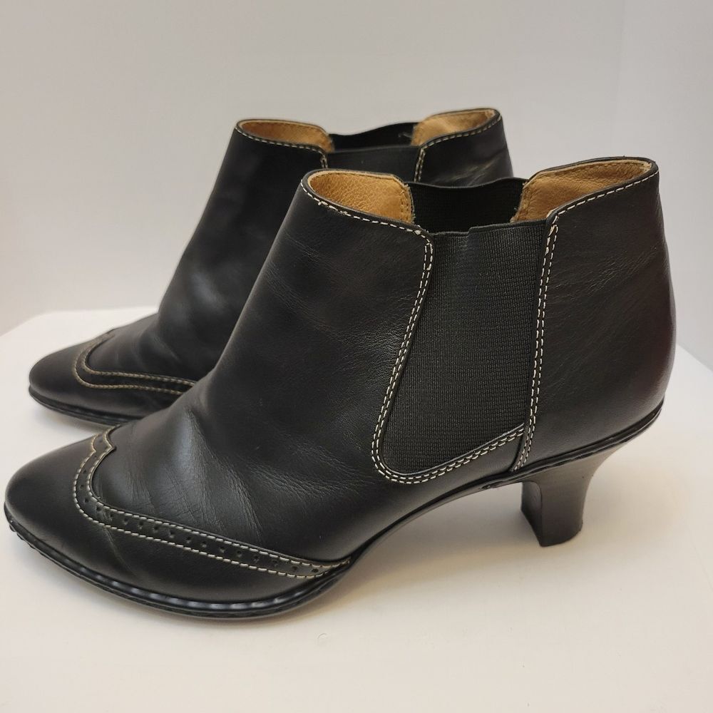 SOFFT Black Leather Boots Women's‎ Size 6M Kitten Heel Western Elastic Slip On